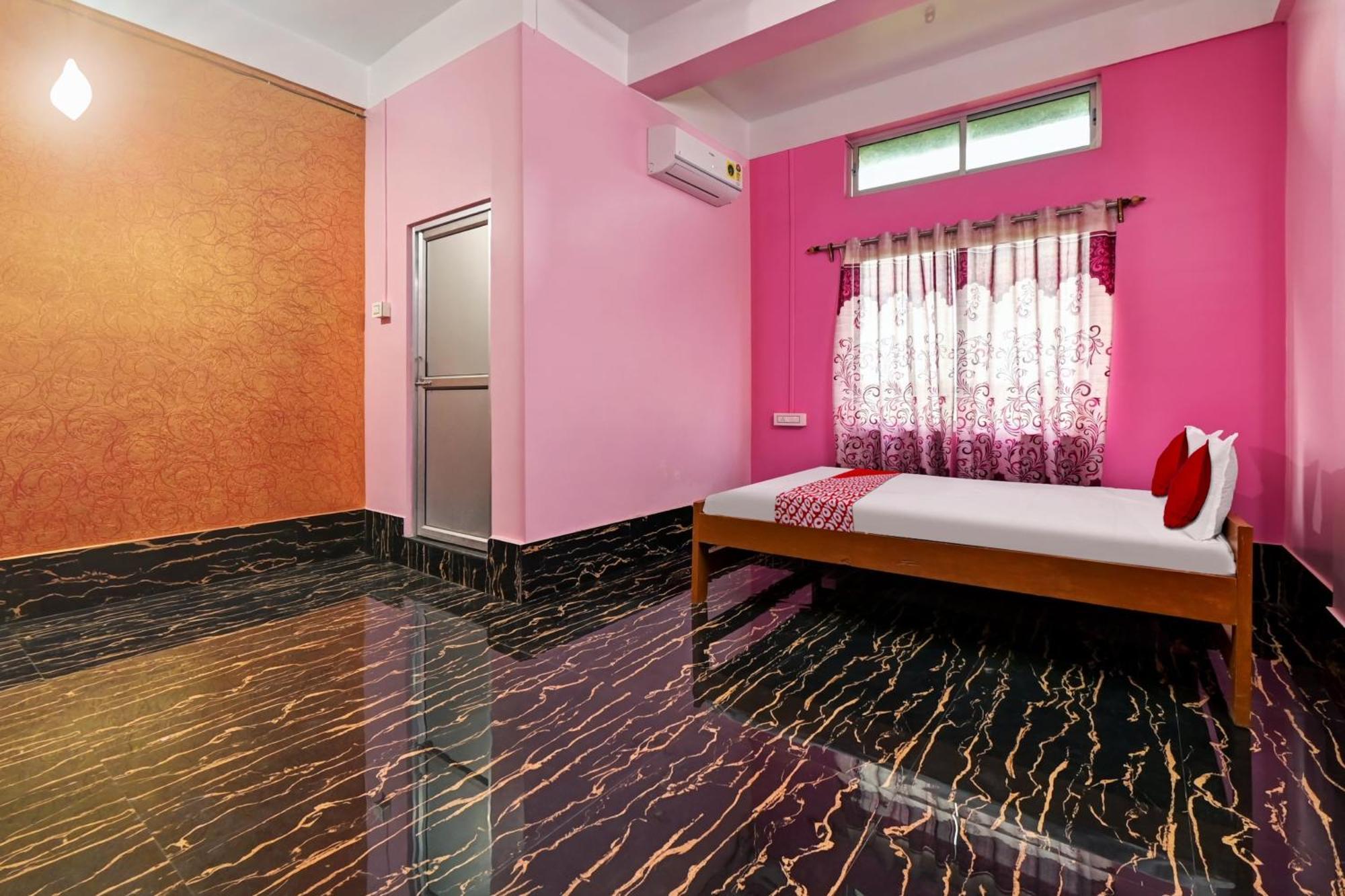 Oyo Flagship The Brahmaputra Homestay Guwahati Luaran gambar