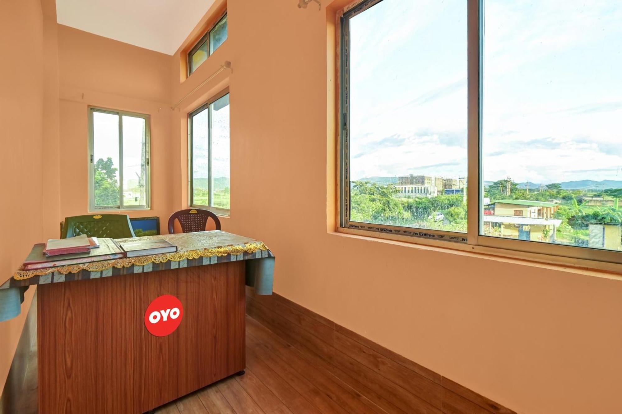 Oyo Flagship The Brahmaputra Homestay Guwahati Luaran gambar