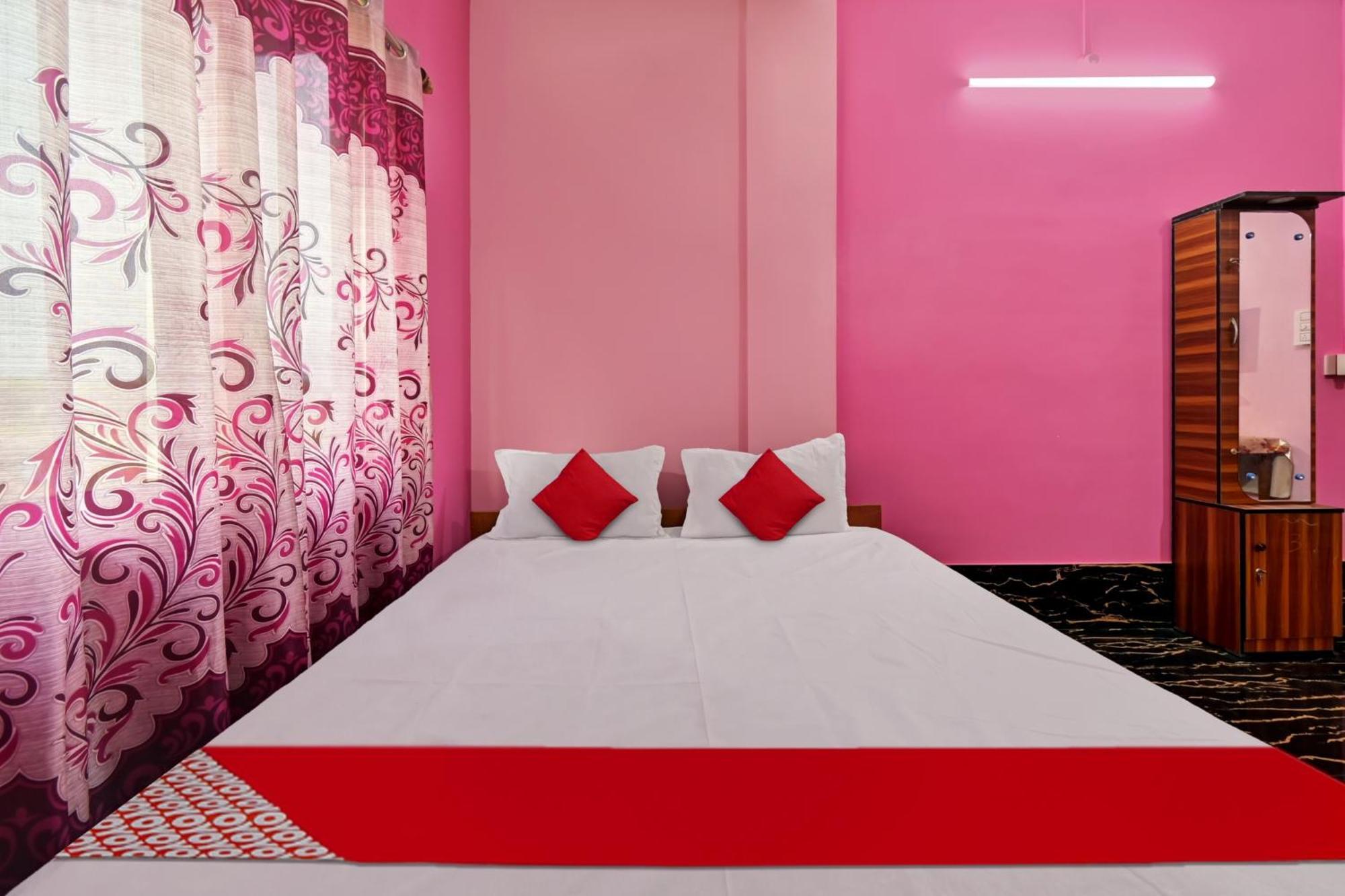 Oyo Flagship The Brahmaputra Homestay Guwahati Luaran gambar