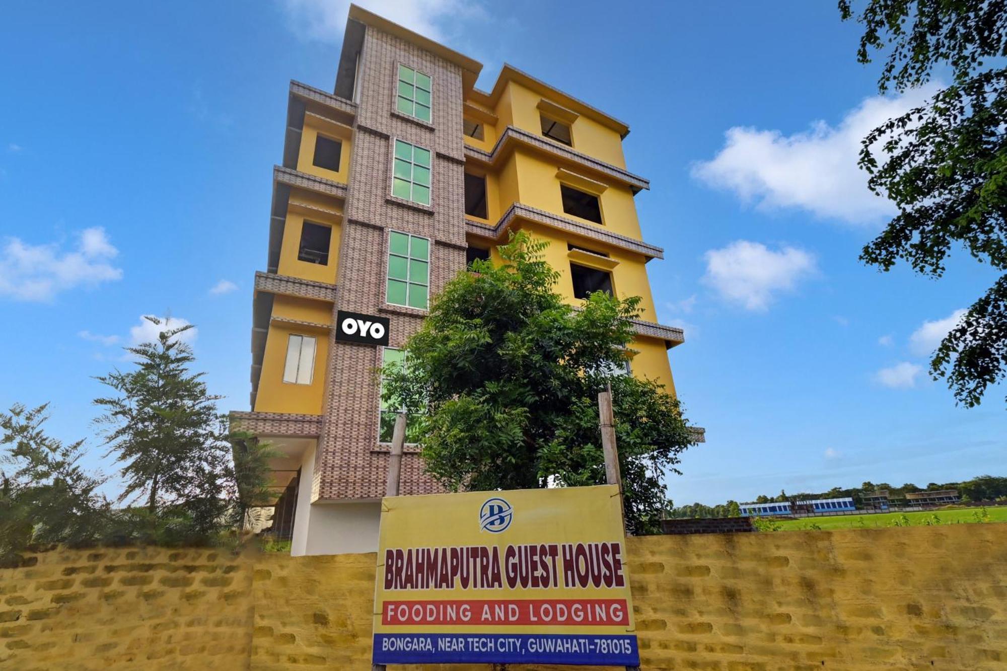 Oyo Flagship The Brahmaputra Homestay Guwahati Luaran gambar