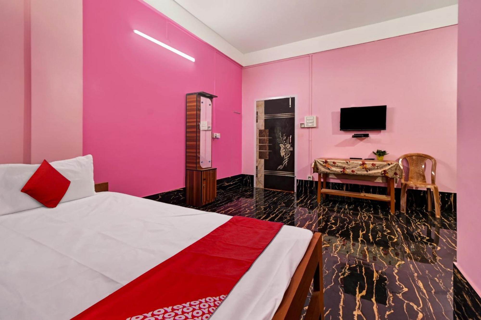 Oyo Flagship The Brahmaputra Homestay Guwahati Luaran gambar