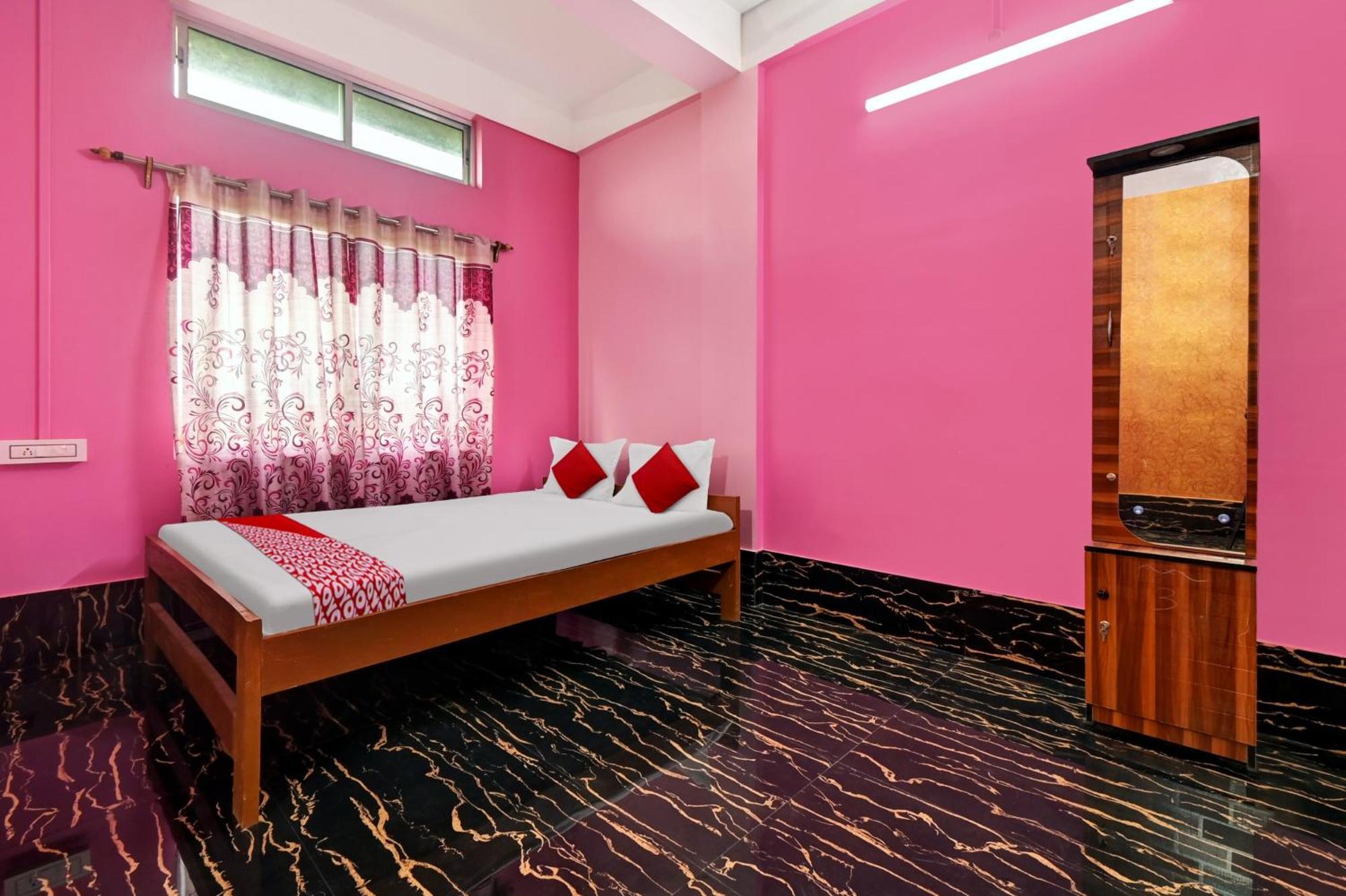 Oyo Flagship The Brahmaputra Homestay Guwahati Luaran gambar